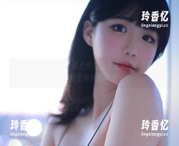 Addielyn(에디린)穿上皮衣，私房美图中竟然藏着点不那么单纯的味道…