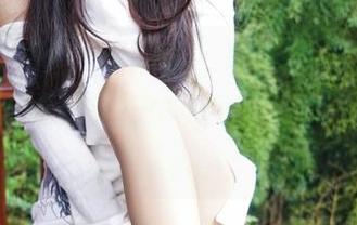 Feilin嗲囡囡 – 看啊，龙女宝宝的无修美腿，这原图就显得太真实，让人忍不住咽口水。