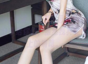 HuaYang花漾 – 这张张思允Nice的制服图片,分享给你们,虽然我其实在想她边上的咖啡。