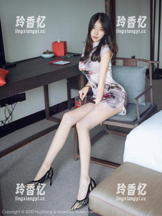 HuaYang花漾-张思允Nice HuaYang花漾 - 这张张思允Nice的制服图片,分享给你们,虽然我其实在想她边上的咖啡。