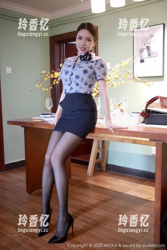 MFStar模范学院 - Evelyn艾莉最新照片中，那套JK，看起来是玩了个大撇步？