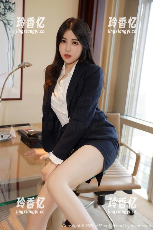 MFStar模范学院 - 美图相册里，伊小七MoMo用运动姿态展现“我真想瘦”的决心，那眼神，有种不说的坚持。