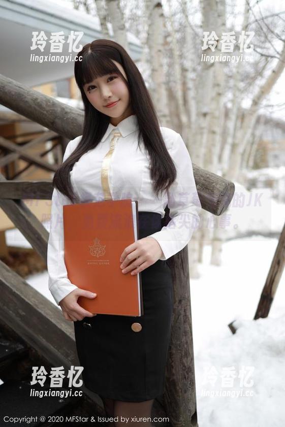 MFStar模范学院 - 一副草莓兔兔的JK照片，免费流浪在你指尖的心事。