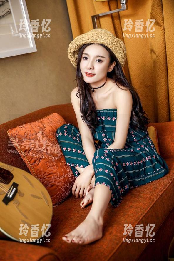 TouTiao头条女神 - 原图直击：梁芮溪给“小镜头下的大世界”来了场一趟轻旅