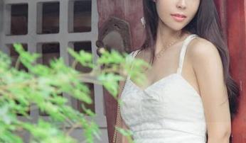 UGirls尤果网 – 一言不合就穿红裙，南湘baby的作品里仿佛有种无圣光的低调奢华感。