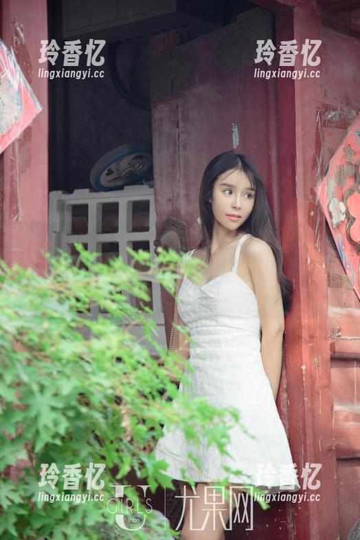 UGirls尤果网 - 一言不合就穿红裙，南湘baby的作品里仿佛有种无圣光的低调奢华感。