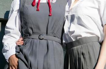 UGirls尤果网 – 田梓茵与制服碰撞出美图火花，说好的上课，其实是俩人的时尚广告！
