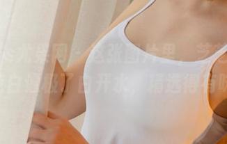 UGirls尤果网 – 这张图片里，芝芝Booty的纯白像极了白开水，精选得有味道。