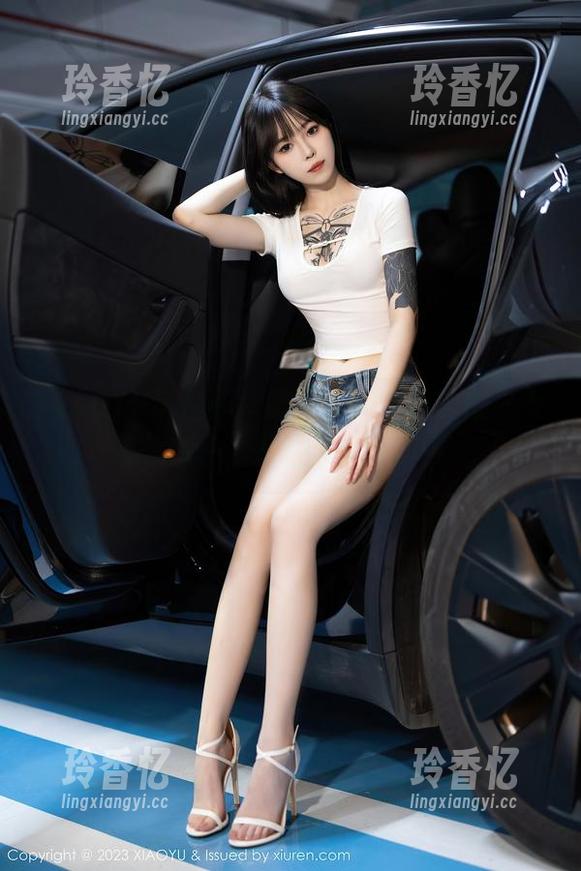 XIAOYU语画界 - 第一次见月音瞳的“女友”样子，私拍合集种草中...