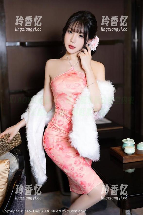 XIAOYU语画界 - 哇，杨晨晨这镂空内衣长腿的作品，得赶紧下载！