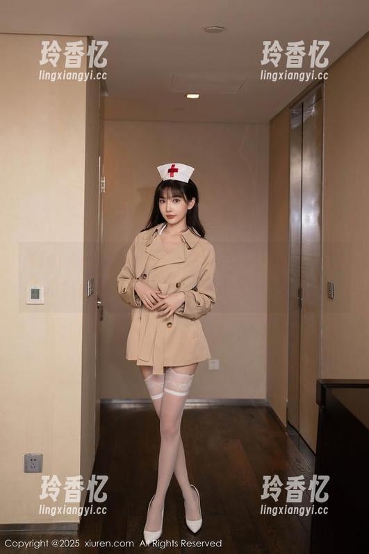 Xiuren秀人网 - 沉迷于FoxYini孟狐狸的全套秘书写真，至少我只想看看！
