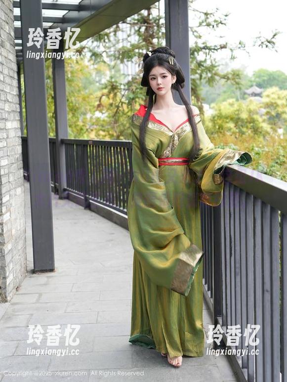 Xiuren秀人网 - UU酱又来了，这组JK大片无需圣光，美图依旧惊艳四座。