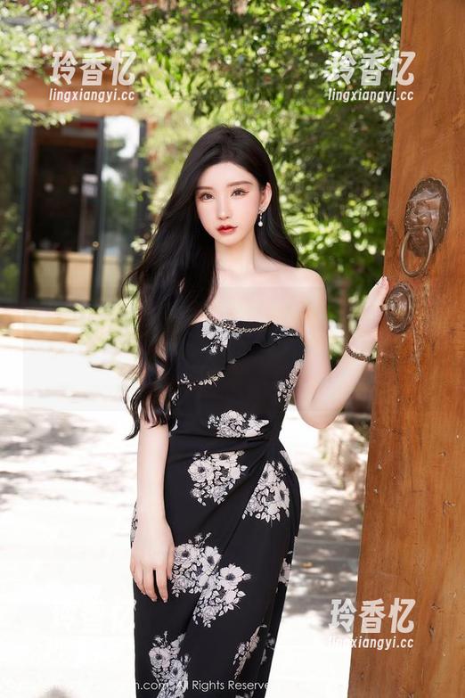 Xiuren秀人网 - summer宝宝瑜伽全套：这份优雅让我想到了我家的沙发…没事，下载一下学习一下，也行。