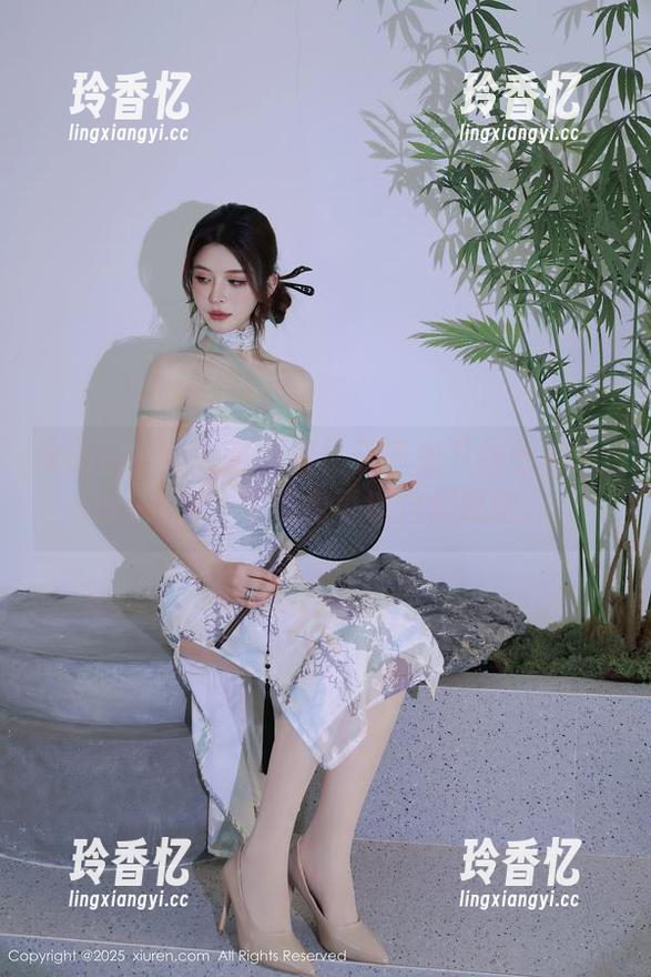 Xiuren秀人网-七米baby Xiuren秀人网 - 看!无圣光下的七米baby皮衣,生活也可以这样随意。