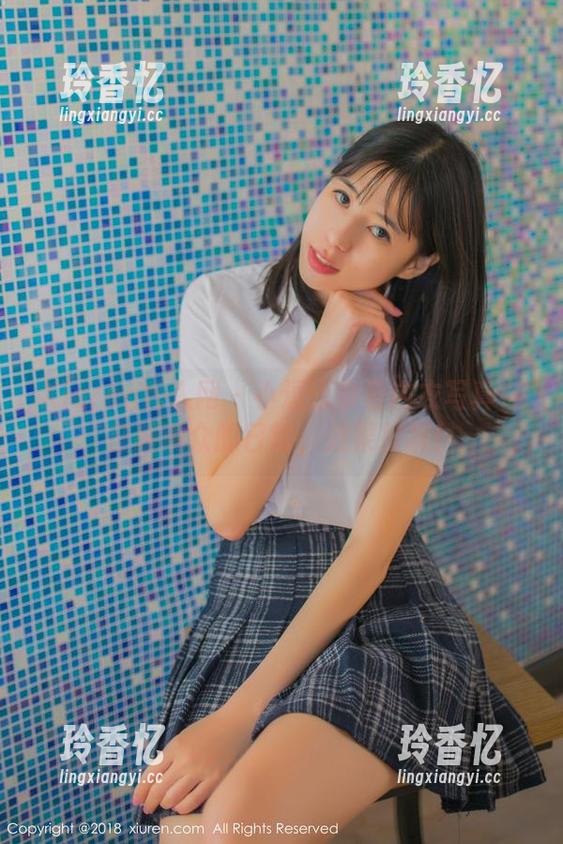 Xiuren秀人网 - 小逗逗拿着内衣写真在征服观众的日常，效果拔群！