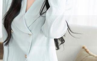 Xiuren秀人网 – 这组写真里，戴允祺zoe和奶牛，真的是有种超现实的搭配。
