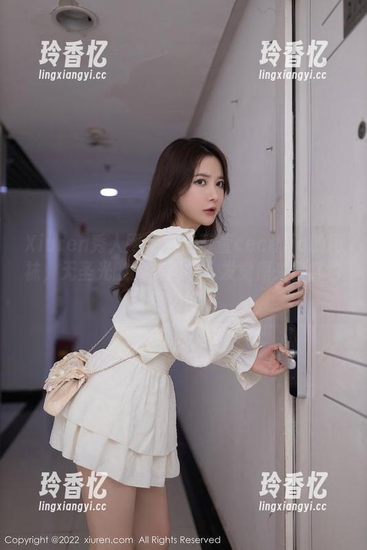 Xiuren秀人网 - 看陆萱萱cecillia的网袜，无圣光融入美图中，发觉原来日常也能这么好看。