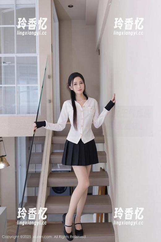 Xiuren秀人网 - 雪瑞Lisa与女王气质碰撞的美图，让我想考考我的审美底线。