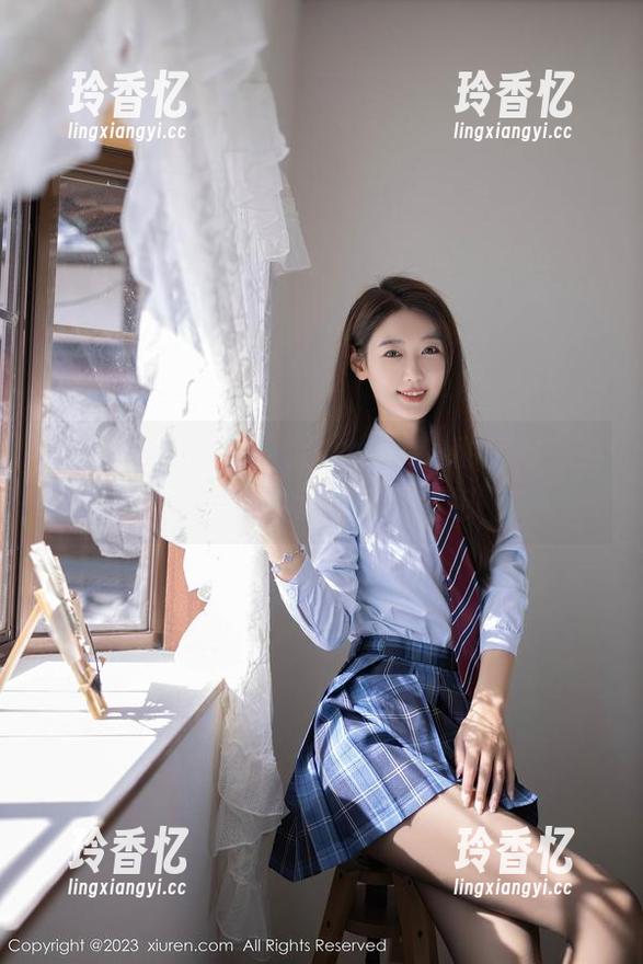Xiuren秀人网 - 龙女sunny私房秀：空姐制服的大牌气场图包
