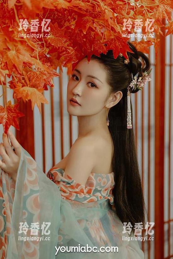 YouMi尤蜜荟 - 抖娘利世的私拍，点餐和摆姿态总是让人分不清