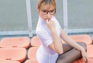 aiss – 喔，这张私房图片里的索菲好像在跟我说话，渔色的呢喃！