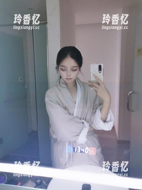 最新套图！eloise软软在水手服里到底累不累？我们来聊聊