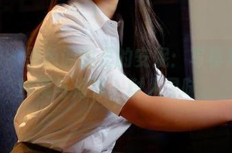 pans – 黑色调调里的安妮：写真集里的沙漠与海洋，耐人寻味。