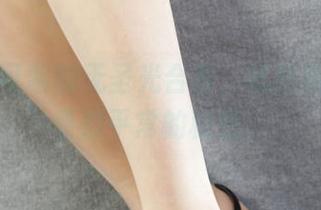 丽柜 – 可馨的无圣光合集,试图解码那份看似平常的秘密。
