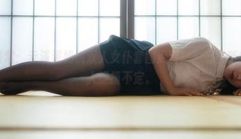 咸鱼的日常：云溪溪奶桃双人女仆套图更新！总有些新鲜场景让人捉摸不定。