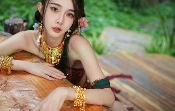 想让你惊讶：余多多Dudu的女王cos合集，别说我没提醒你