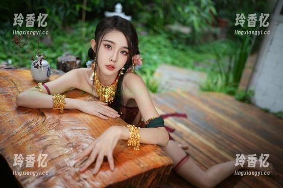 余多多Dudu 想让你惊讶:余多多Dudu的女王cos合集,别说我没提醒你