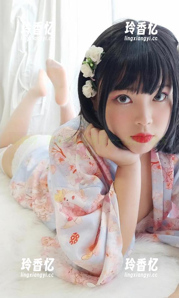 你烨烨，黑猫少女的背影——这样不怕天敌吗？