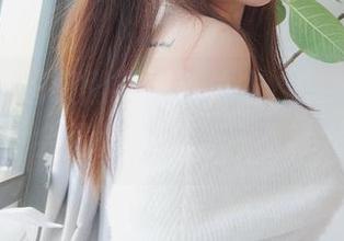 精选依依超级懒镭射连体衣，真心希望她碰到一个会开灯的场合，不然太孤单。
