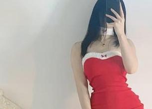 微密圈 – 俏妞qiaoniuTT图集新鲜出炉，黑丝开叉旗袍穿出不同寻常的风味。