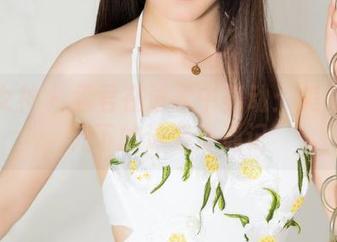 克拉女神 – 孟君在泳水中舞动：美图与日光下的泳装奇遇记