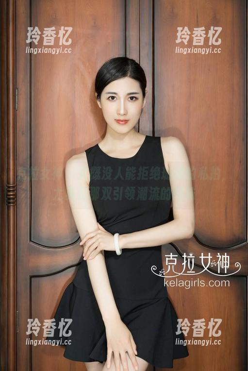 克拉女神 - 大概没人能拒绝珊珊的私拍，尤其是那双引领潮流的网袜