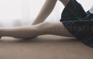 兔玩映画的草莓吊带，网盘里再翻文件也停不下来