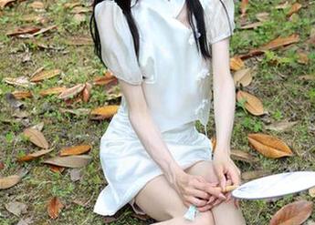 初夏女神 – 依依的教室全集,原图就像我小时候的黑板,在未来的某天可能会被追悔?