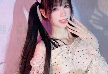 微密圈 – 最新图库更新：十万口草莓粥粥与水手服的另一个面貌