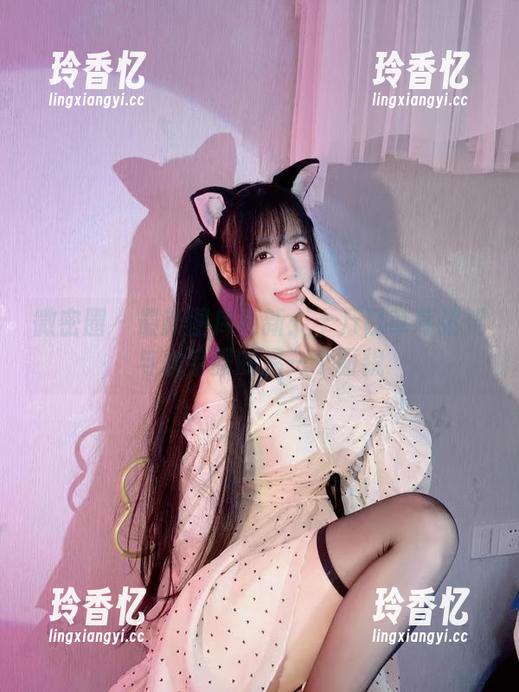 微密圈 - 最新图库更新：十万口草莓粥粥与水手服的另一个面貌