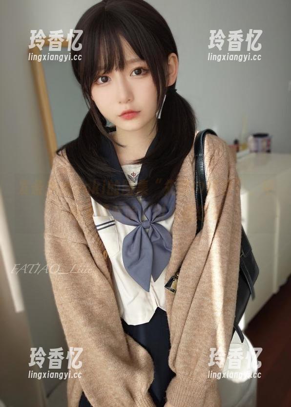 发条少女yoki的图集“先辈の秘密”，中间夹带些啥，引人遐想呀