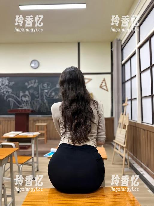 可可西yyy 微密圈 - 无圣光护航下的可可西yyy,波点包臀裙叫人咋舌,快来原图瞧瞧!