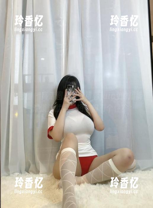 微密圈 - 高清图册里，可馨juicy的短裤，难道这就是‘短’得有个性？
