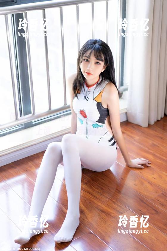喵糖映画的粉格JK制服，最新套图让人想上课，只可惜我不是学生。