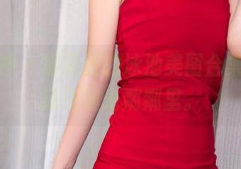头条女神 – 杨曼妮的泳池美图合集，心思藏在波光粼粼里。