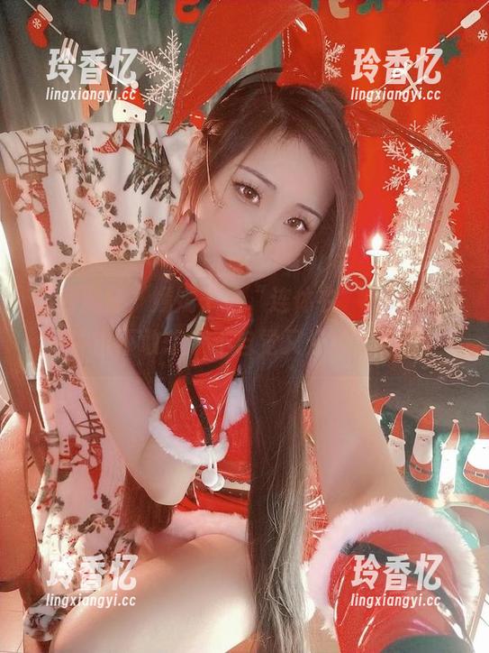 福利满分，嫣嫣子这“连体衣”图片，视觉冲击不敢想，不自觉又开始思考了。