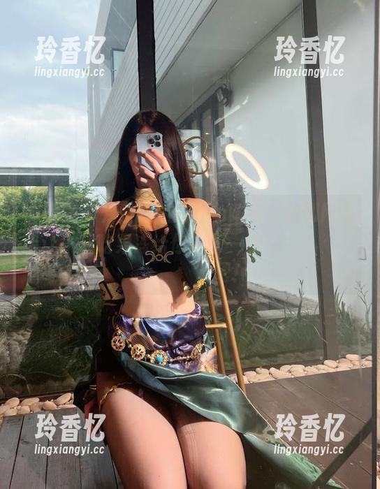 微密圈 - 芳香四溢的红色睡衣，快到网盘上让小玉吃果冻给你分享一点الشبابالكينية吧！