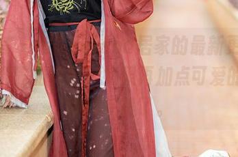 尤蜜荟 – 娜露selena居家的最新更新，又是满满的美图，如果再加点可爱的小宠物就完美了。