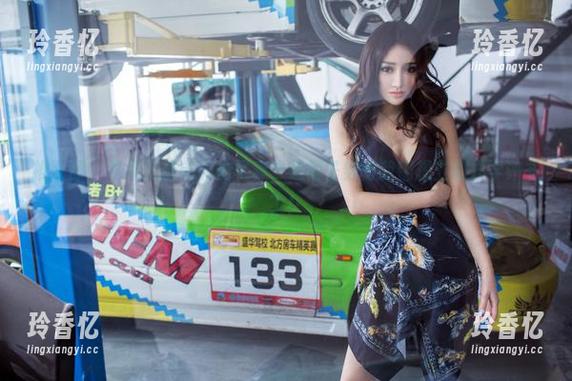 推女郎 - 松果儿最新旗袍写真，这裙子穿得我都想立刻去学评书了！