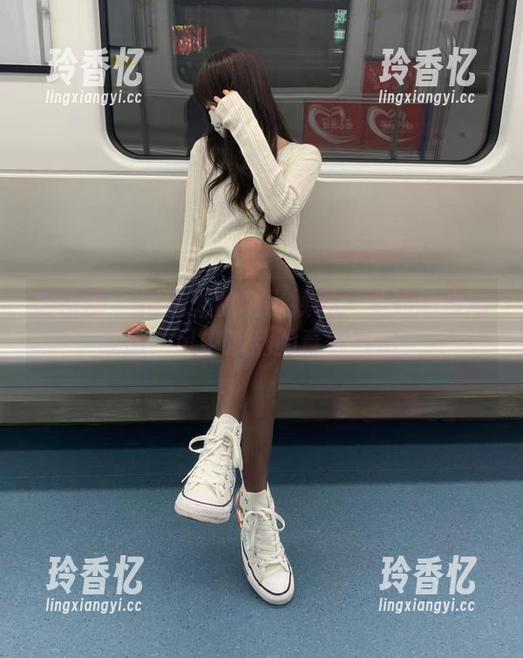 微密圈 - 精选无敌哒小姨妈：学姐的操场意思，风中凌乱的青春气息！